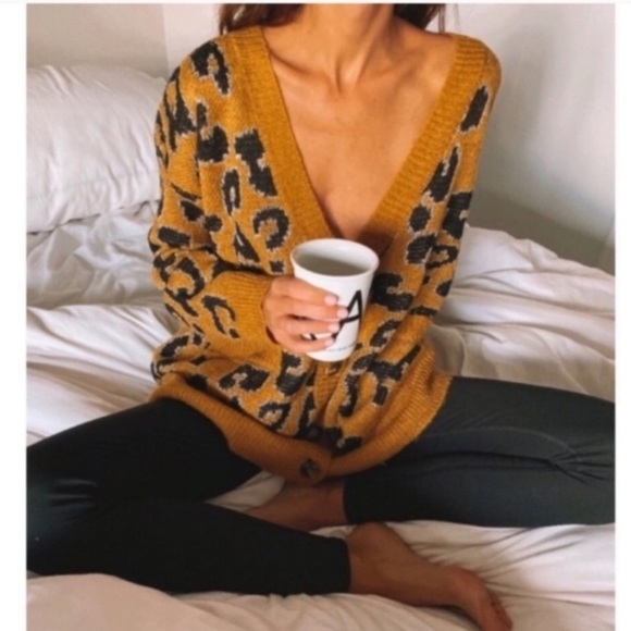 JOA oversized cardigan in cheetah print - Picture 5 of 5